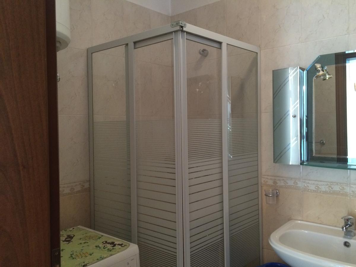 Friends House Bed & Breakfast Tirana Exterior foto