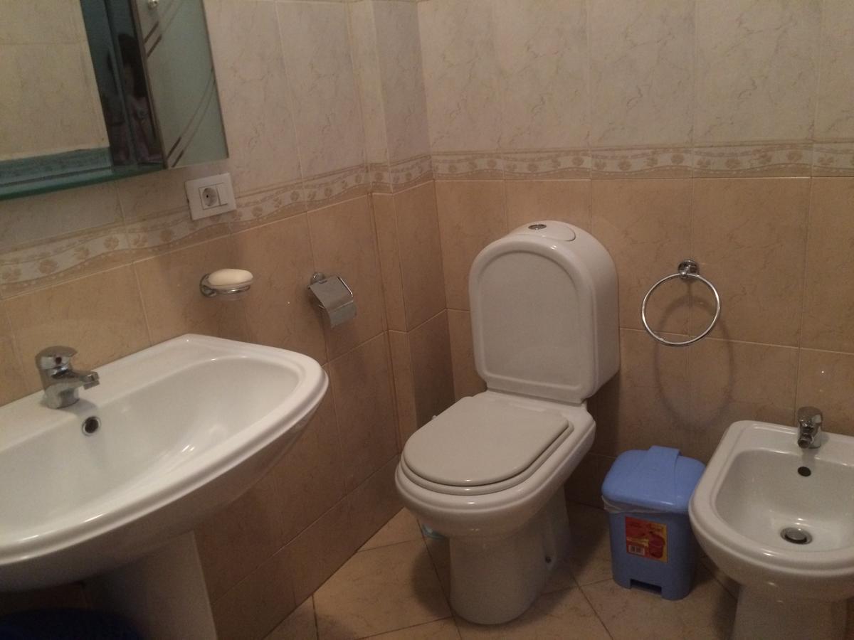 Friends House Bed & Breakfast Tirana Exterior foto